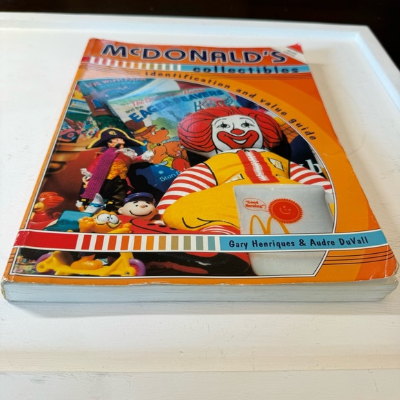 1997/99 Ronald McDonald's Collectibles Identification & Value Guide 1979 to 1996 - Picture 2 of 16